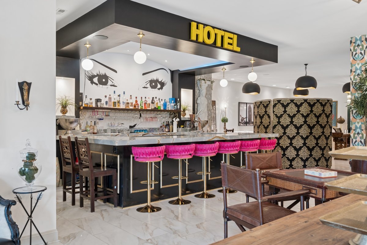 Full-Service Bar